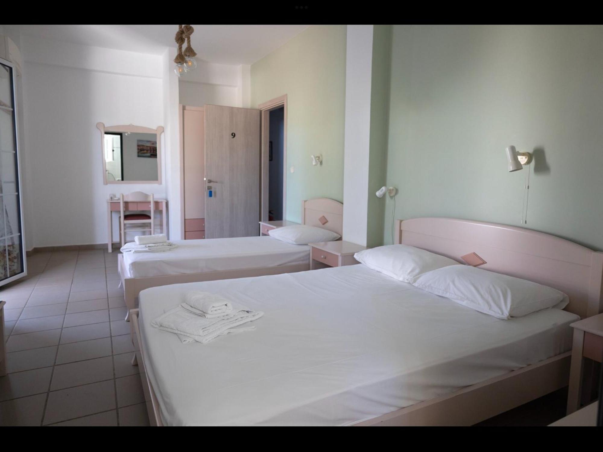 Papoulias Rooms Elafonissos Eksteriør billede